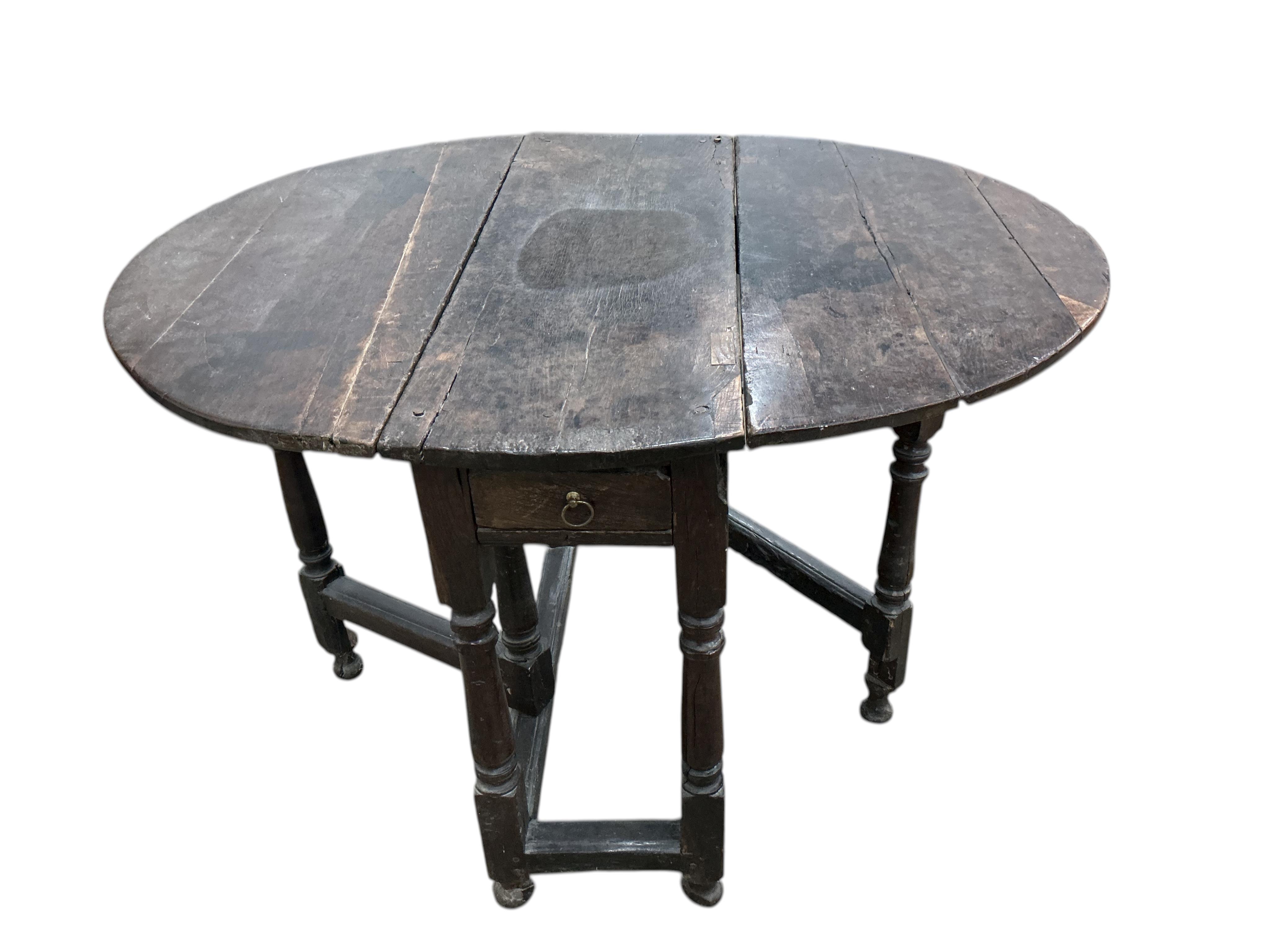 A late 17th / early 18th century oak gateleg table, width 100cm, depth 38cm, height 77cm